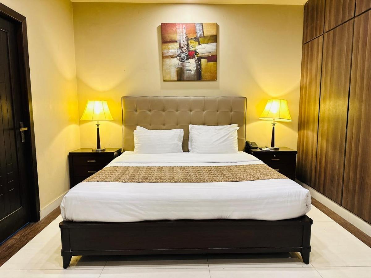 Grand Regent Hotel And Suites Faisalabad Exterior photo